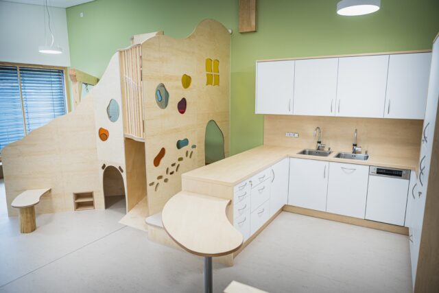 Kindergarten Möbel mit Anbindung an die Mitmachküche
